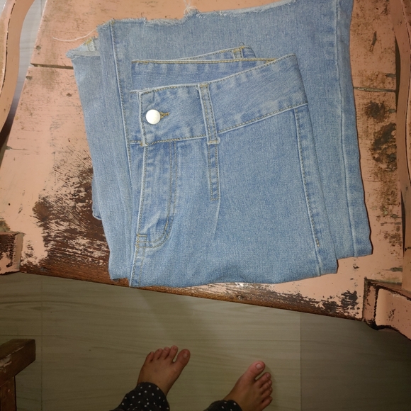 Highwait Denim wide legged jeans. size M - Picture 9 of 9